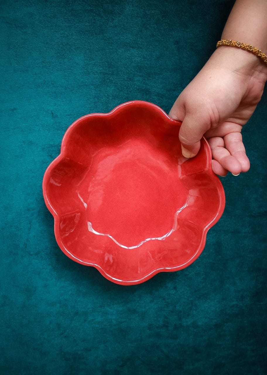 Daisy Plates Medium 7"