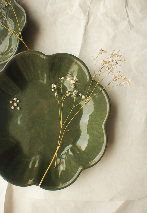 Daisy Plates Medium 7"